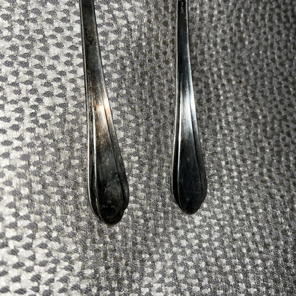 2 Oneida LYNNWOOD Silver-plate Serving Spoons Need Polished - Picture 10 of 11